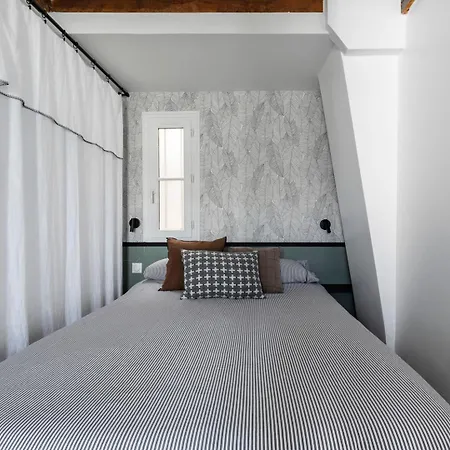 Charming Newly Renovated In The Heart Of St Germain Des Pres Apartment *